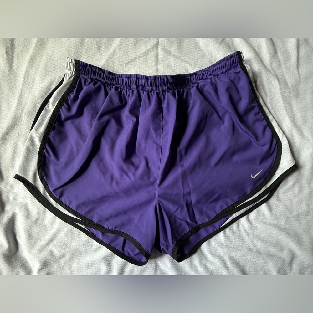 Nike Women's Athletic Shorts in Purple and Black (Size XLarge)